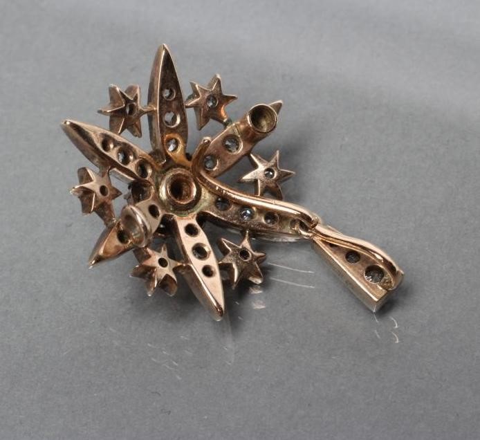 AN EDWARDIAN DIAMOND FLOWER PENDANT Image