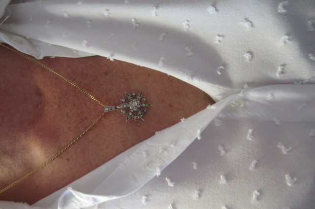 AN EDWARDIAN DIAMOND FLOWER PENDANT Image