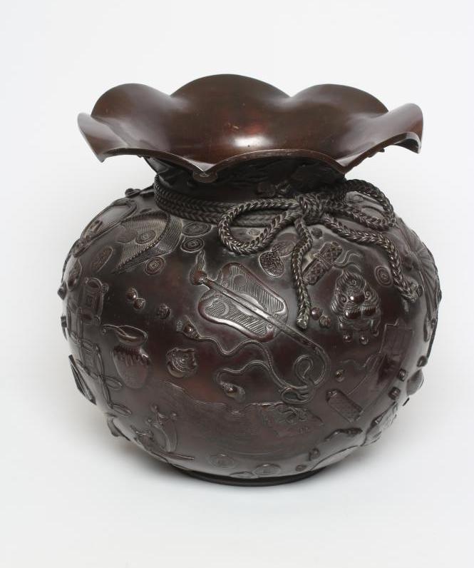 A LARGE JAPANESE BRONZED METAL VASE Image
