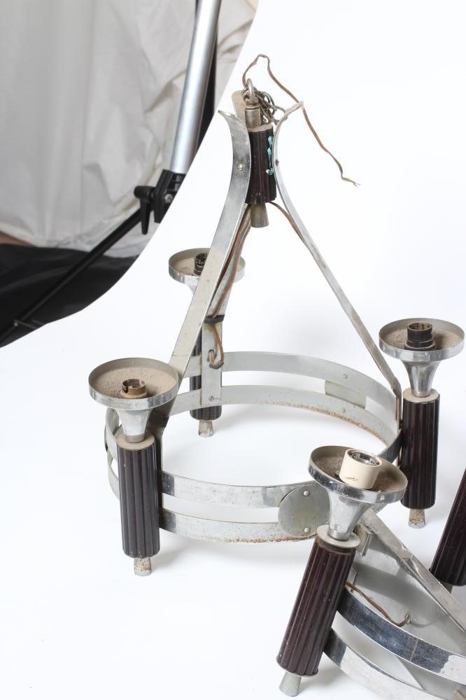 AN ART DECO LIGHT PENDANT in bakelite and plated chrome Image