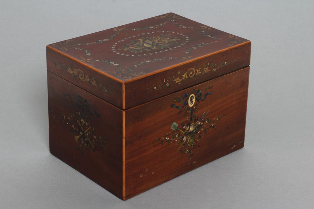 A GEORGIAN MAHOGANY TEA CADDY Image