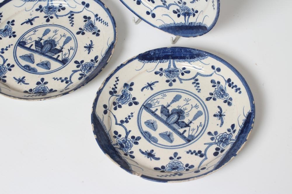 A SET OF THREE DUTCH DELFT PANCAKE PLATES Image