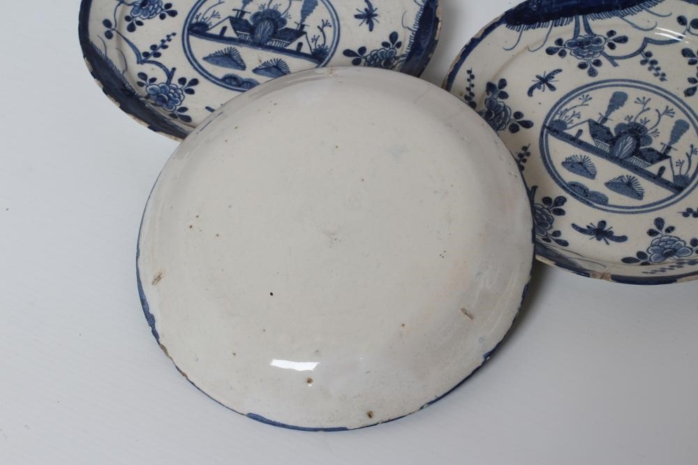 A SET OF THREE DUTCH DELFT PANCAKE PLATES Image