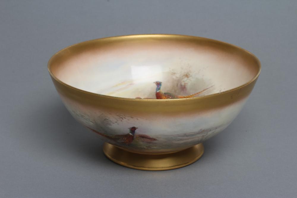 A ROYAL WORCESTER CHINA BOWL Image