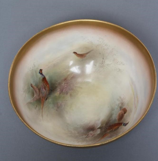 A ROYAL WORCESTER CHINA BOWL Image