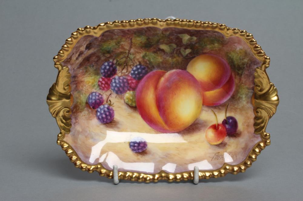 A ROYAL WORCESTER CHINA DISH Image