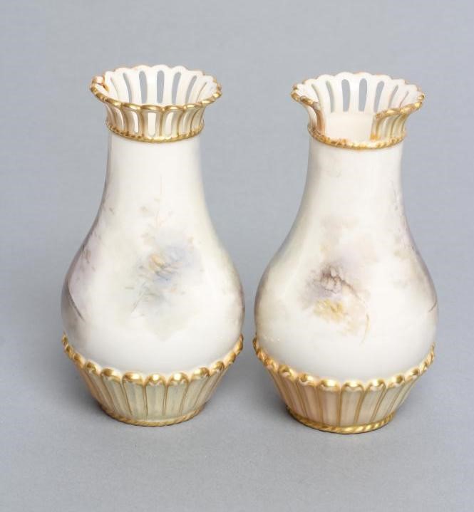 A PAIR OF ROYAL WORCESTER CHINA VASES Image