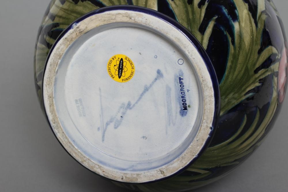 A MOORCROFT POTTERY VASE Image