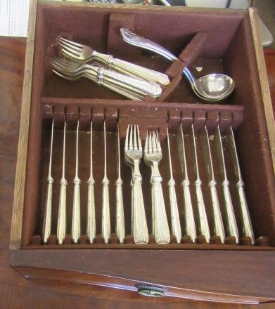 A ROMNEY PLATE PART TABLE SERVICE Image