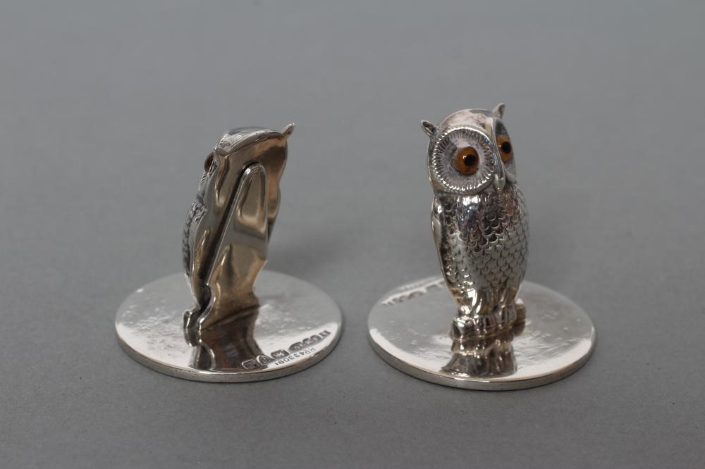 A PAIR OF SILVER NOVELTY MENU/PLACE CARD HOLDERS Image