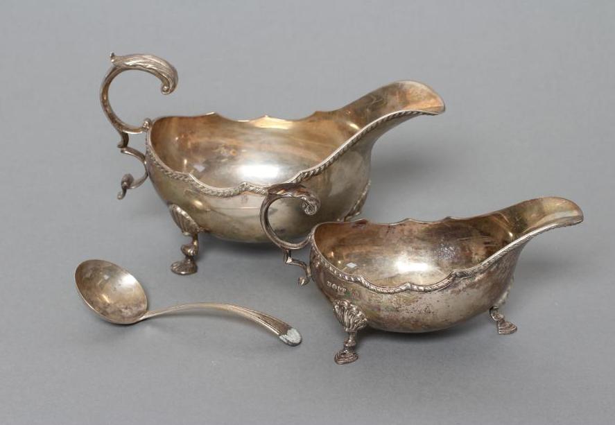 A GEORGIAN STYLE SILVER SAUCEBOAT Image