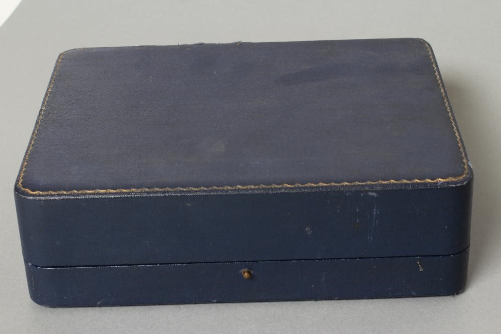 AN ART DECO SILVER SIX PIECE CRUET Image