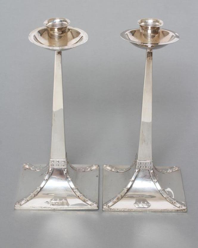 A PAIR OF ARTS AND CRAFTS SILVER CANDLESTICKS Image
