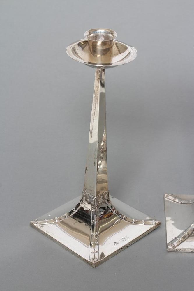 A PAIR OF ARTS AND CRAFTS SILVER CANDLESTICKS Image