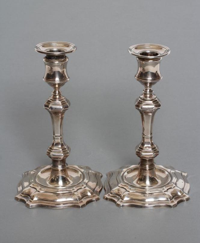 A PAIR OF GEORGE II STYLE SILVER CANDLESTICKS Image