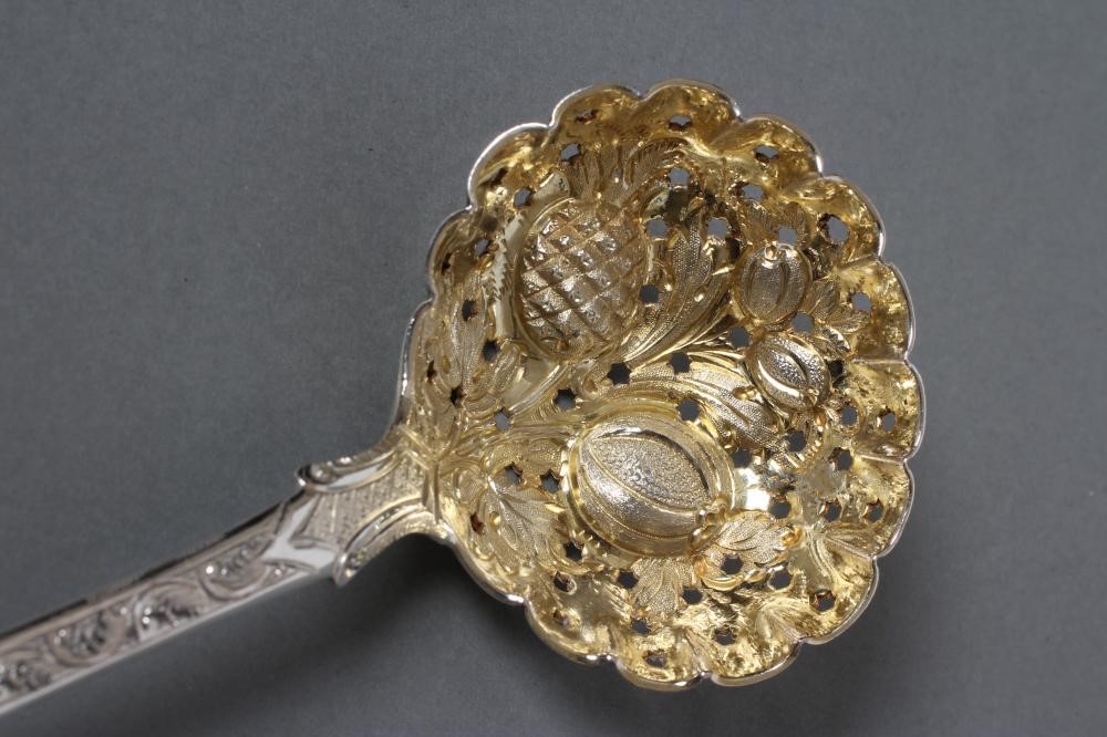 A VICTORIAN SILVER MUSTARD SPOON Image