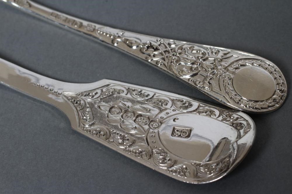 A VICTORIAN SILVER MUSTARD SPOON Image