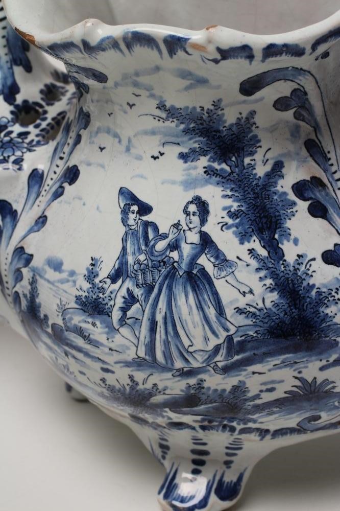 A PAIR OF DUTCH DELFT BOUGH POTS Image