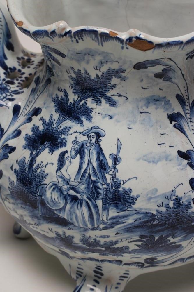 A PAIR OF DUTCH DELFT BOUGH POTS Image
