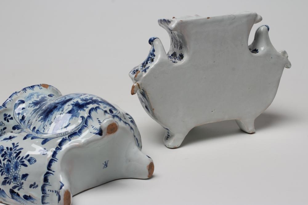 A PAIR OF DUTCH DELFT BOUGH POTS Image