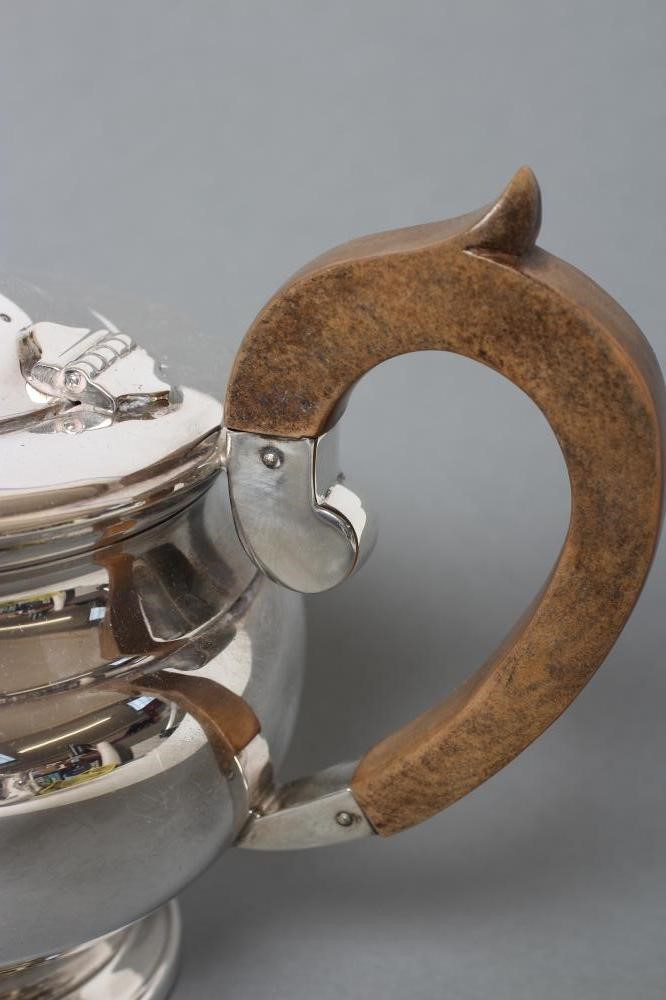 A THREE PIECE TEA SERVICE Image