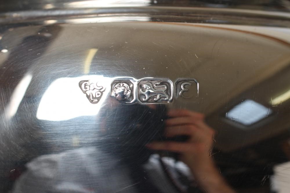 A THREE PIECE TEA SERVICE Image