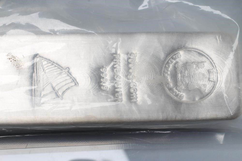 AN ARGOR-HERAEUS MINT 5000G FIJI 999 FINE SILVER COIN BAR Image