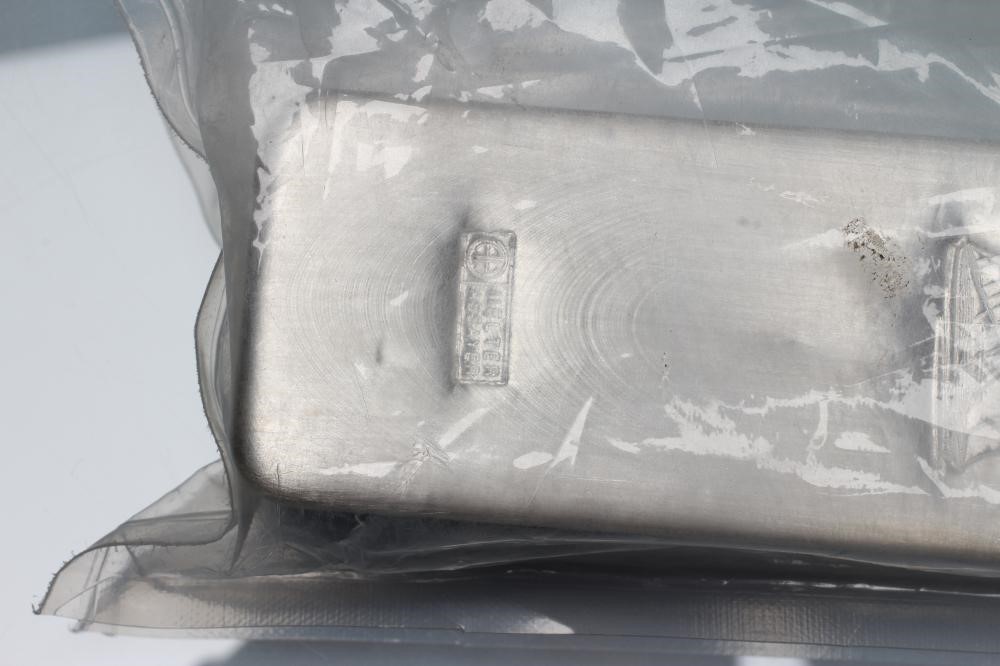 AN ARGOR-HERAEUS MINT 5000G FIJI 999 FINE SILVER COIN BAR Image