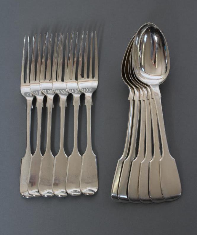 A SET OF SIX VICTORIAN DESSERT SPOONS Image