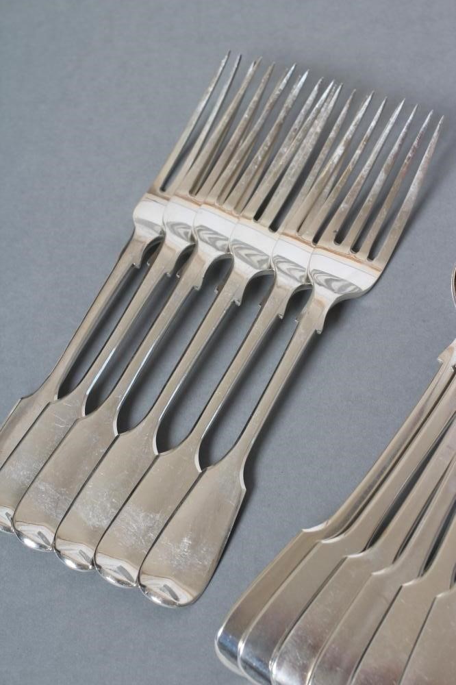 A SET OF SIX VICTORIAN DESSERT SPOONS Image
