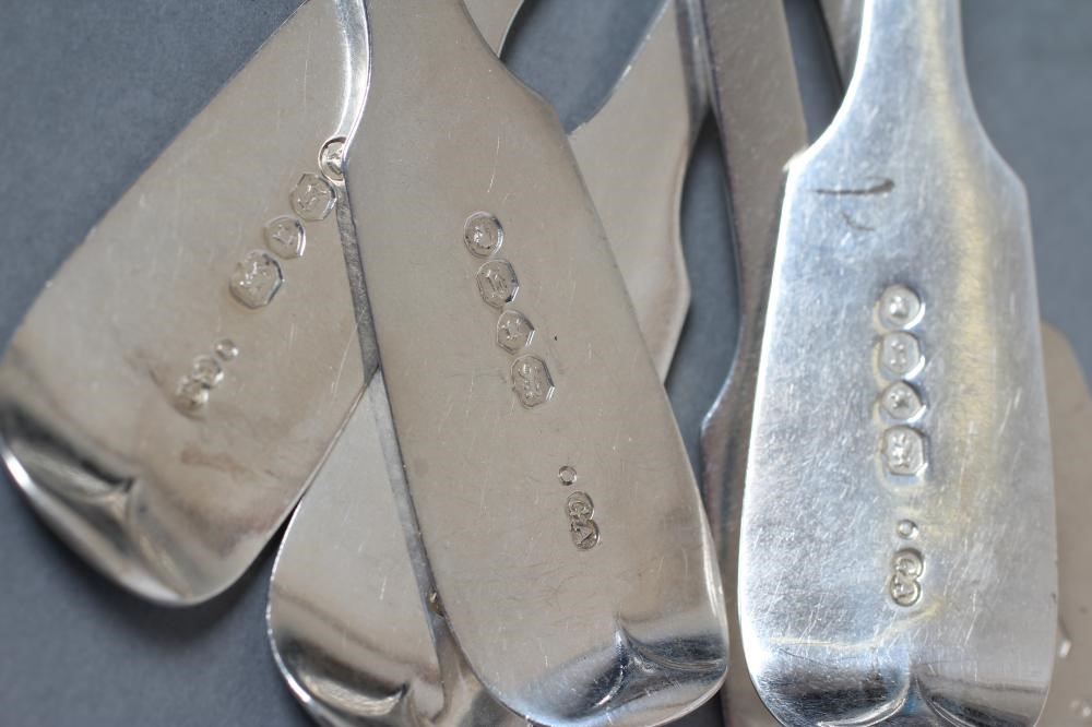 A SET OF SIX VICTORIAN DESSERT SPOONS Image