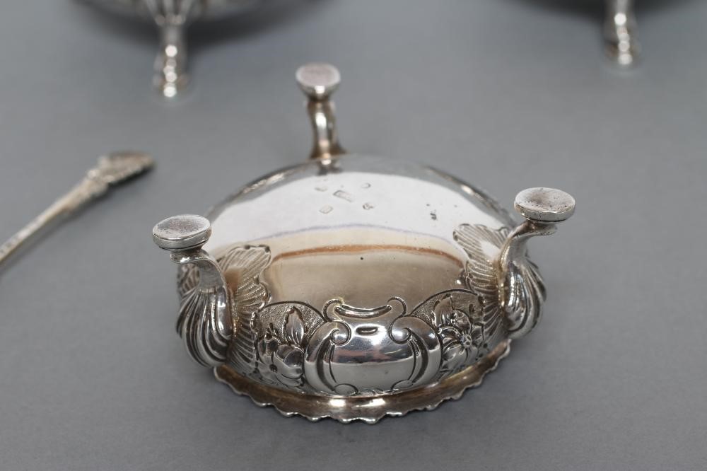 A SET OF FOUR EARLY VICTORIAN CAULDRON SALTS Image