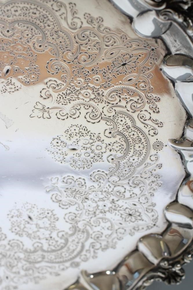 A LATE VICTORIAN SALVER Image