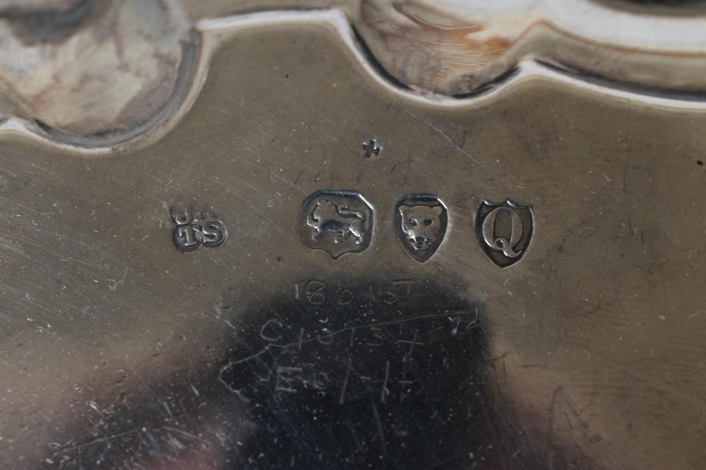 A LATE VICTORIAN SALVER Image