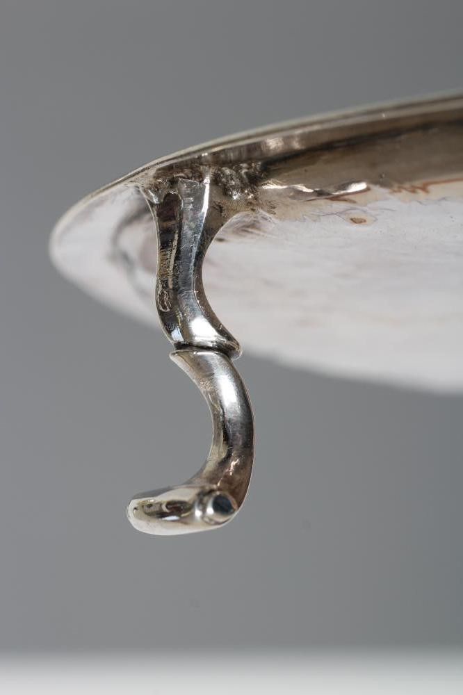 AN EARLY GEORGE II WAITER Image