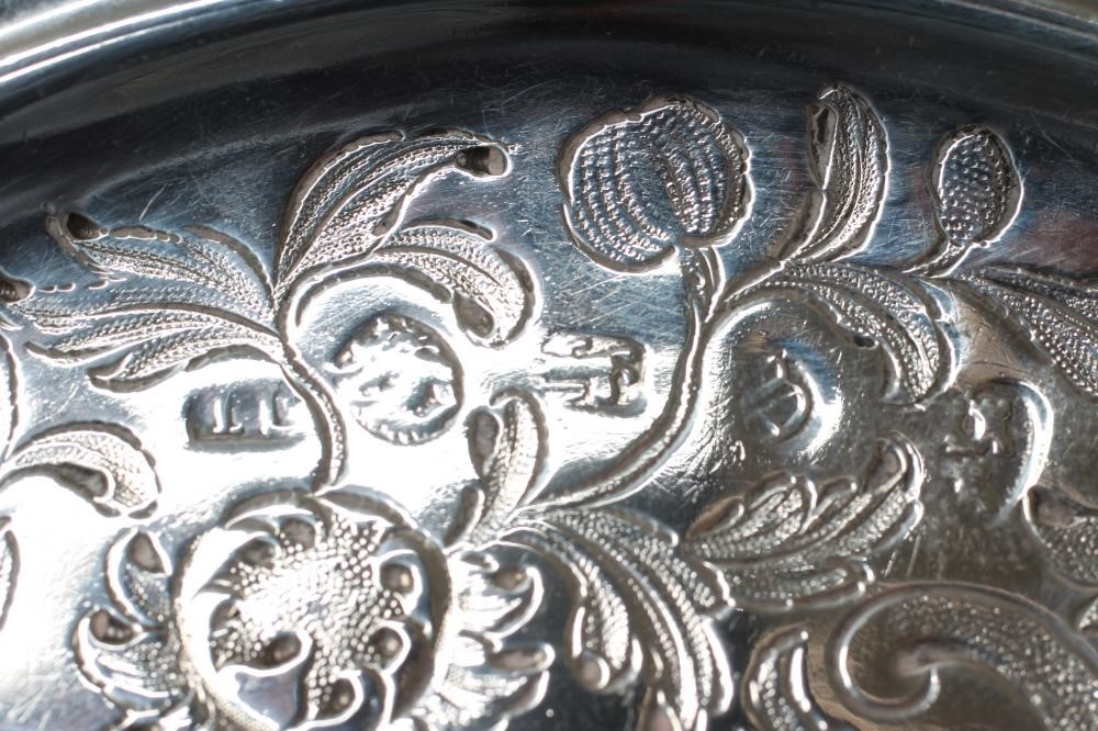 AN EARLY GEORGE II WAITER Image