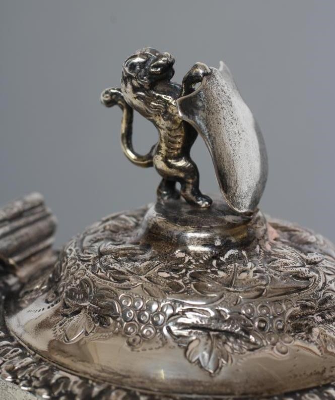 A LATE VICTORIAN GLASS CLARET JUG Image