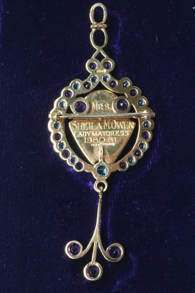 A 9CT GOLD LADY MAYORESS' JEWEL Image