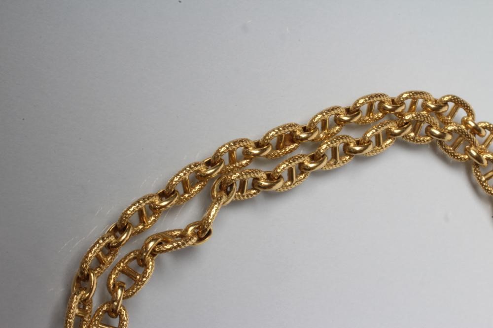AN 18CT GOLD FANCY CHAIN LINK NECKLACE Image