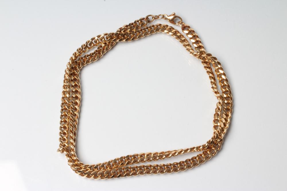 A FLAT CURB LINK CHAIN NECKLACE Image