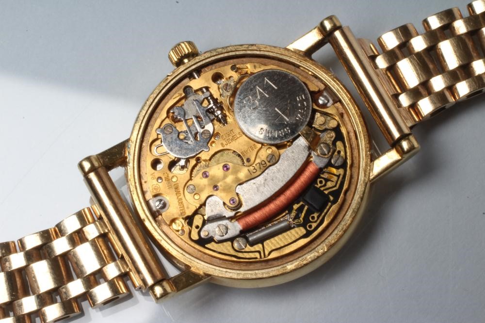 AN 18CT GOLD MID-SIZE OMEGA DE VILLE WRISTWATCH Image