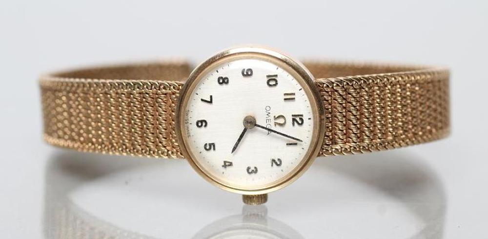 A LADY'S 9CT GOLD OMEGA WRISTWATCH Image