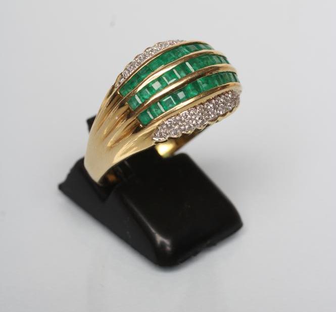 AN EMERALD AND DIAMOND COCKTAIL RING Image