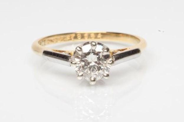 A SOLITAIRE DIAMOND RING Image