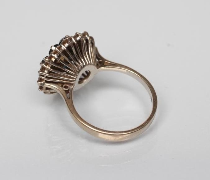 A SAPPHIRE AND DIAMOND CLUSTER RING Image