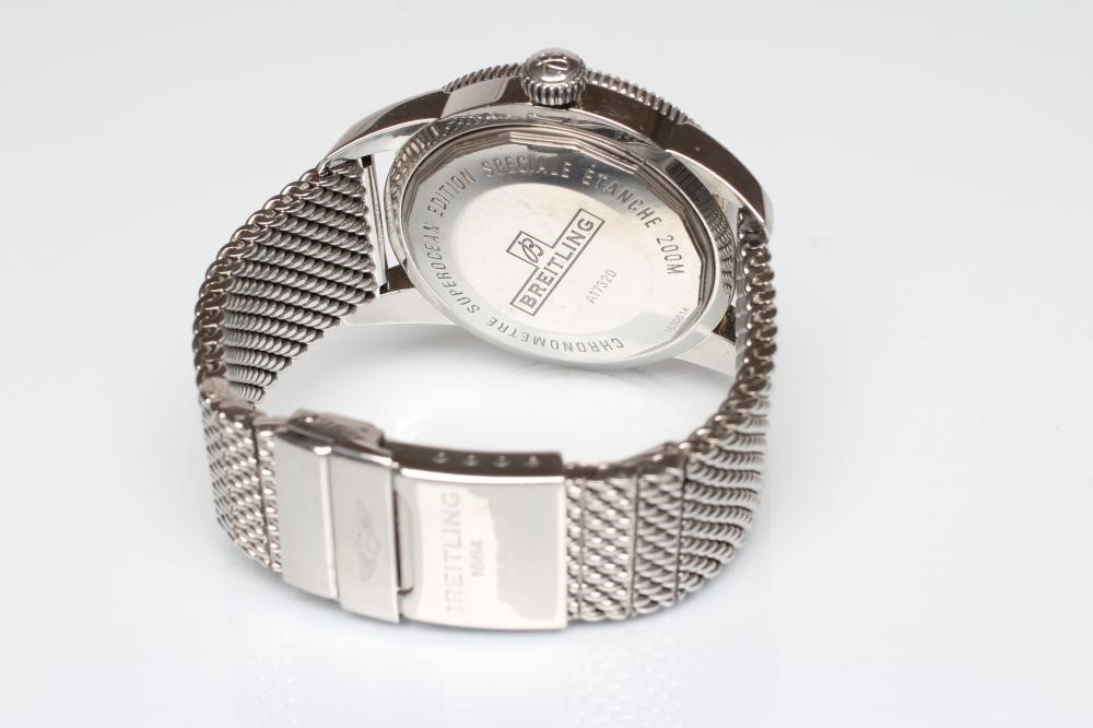 A SAPPHIRE AND DIAMOND CLUSTER RING Image