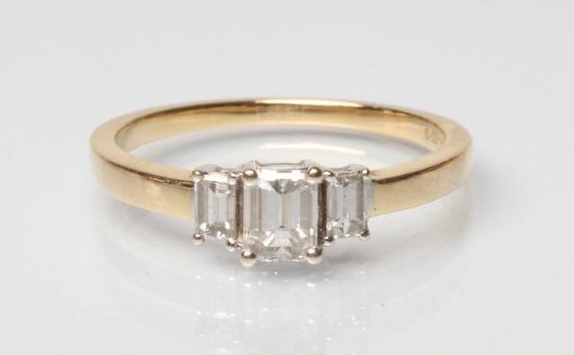 A THREE STONE DIAMOND RING Image
