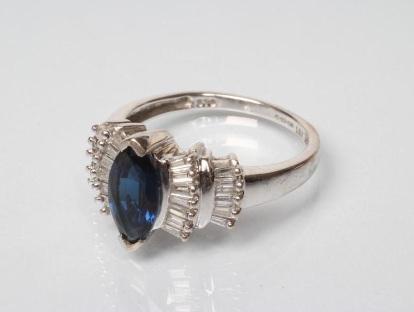 A SAPPHIRE AND DIAMOND DRESS RING Image