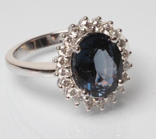 A SAPPHIRE AND DIAMOND CLUSTER RING Image