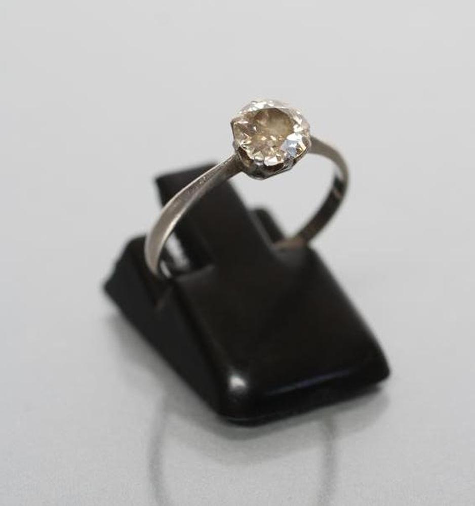 A SOLITAIRE DIAMOND RING Image